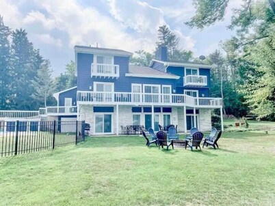 Newly Remodeled in Pistakee Bay on the Chain O' Lakes