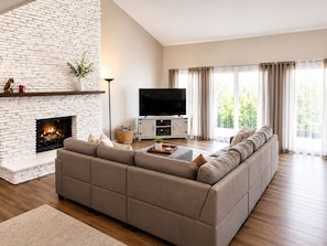 Smart TV, fireplace, ping pong