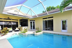 A heated pool - Casa Del Vida (Naples)