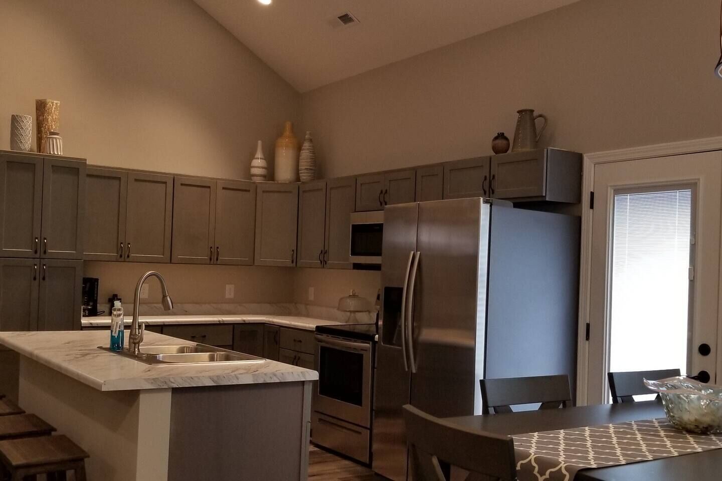 ثلاجة، ميكروويف، فرن، موقد طهي مسطح