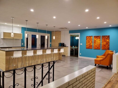 Dazzling Design, Hot Tub, Huge Rooms, Privacy, 20 acres