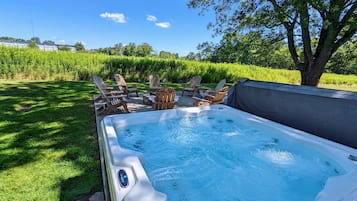 Bañera de hidromasaje al aire libre