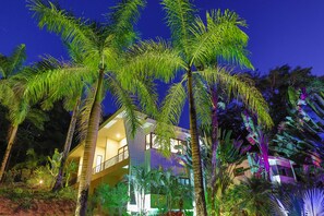 Exterior - Macaws and Sloths and Monkeys, Oh My! Villa Capuchin in Manuel Antonio (Manuel Antonio)