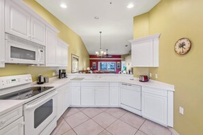 Réfrigérateur, micro-ondes, four, lave-vaisselle