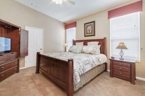 4 soveværelser, skrivebord, strygejern/strygebræt, weekendseng