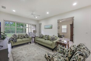 TV - Paseo - William Raveis Rentals (Fort Myers)