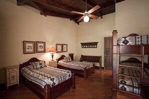 3 chambres, coffres-forts dans les chambres, Wi-Fi