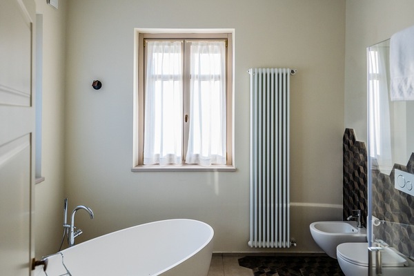 Main Suite Bathroom with shower and tub