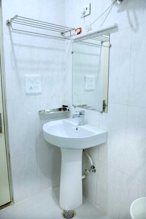 Deluxe Room | Bathroom | Free toiletries, towels - Club Riviera (Budaun)