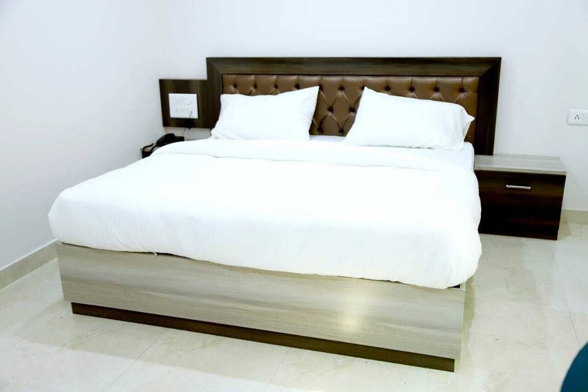 Deluxe Room | Desk, WiFi (free)