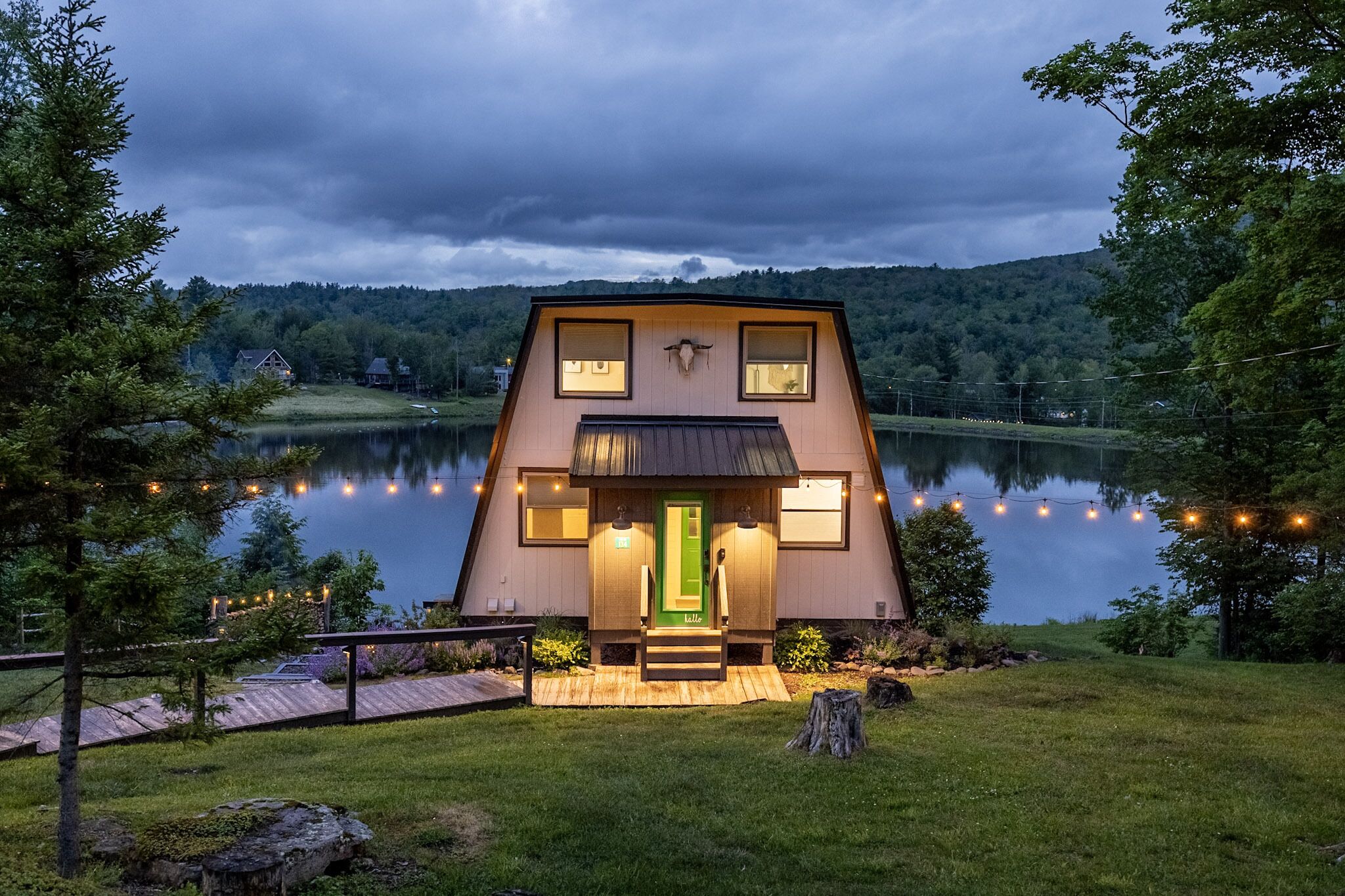 Hunter Lakefront House: Ski, Swim, Boat, Fish, Hike, Fire pit & Dog Friendly