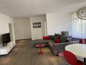 Living area - Large house with three separate apartments (Oppenheim)