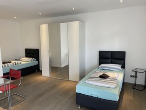 2 bedrooms, WiFi - Large house with three separate apartments (Oppenheim)