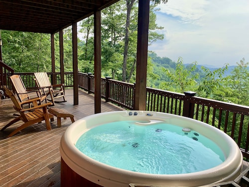 Hatley Pointe ~Top view on the mountain!~Sunsets & luxury for 10