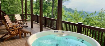 Hatley Pointe ~Top view on the mountain!~Sunsets & luxury for 10