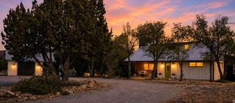 Stay ON Route 66 Bridge - 40s Farmhouse - 100-Year Anniversary