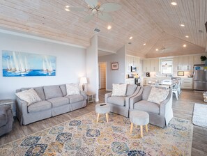 TV - Bayfront with Private Pool! Outdoor games, modern style! - The Blue Crab (Dauphin Island)