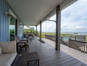 Terrace/patio - Bayfront with Private Pool! Outdoor games, modern style! - The Blue Crab (Dauphin Island)