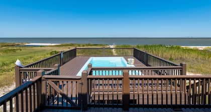 Bayfront with Private Pool! Outdoor games, modern style! - The Blue Crab