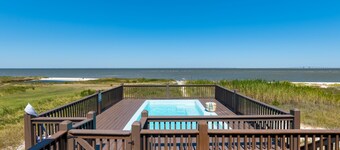Bayfront with Private Pool! Outdoor games, modern style! - The Blue Crab