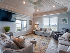 TV - Bayfront with Private Pool! Outdoor games, modern style! - The Blue Crab (Dauphin Island)