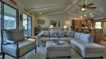 Smart TV, fireplace, DVD player, stereo