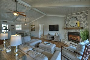 Smart TV, fireplace, DVD player, stereo