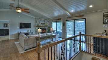 Smart TV, fireplace, DVD player, stereo