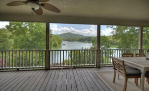 Outdoor dining - LAKE COTTAGE on deep water w/ MILLION $$ views! Newly Renovated HGTV style decor (Blairsville)