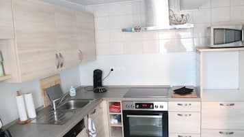 Refrigerador, microondas, horno y lavavajillas