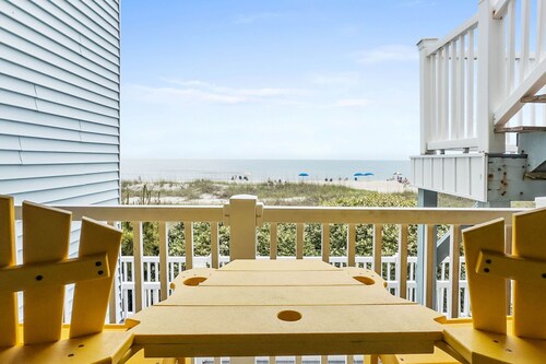 Enjoy Sunset Views at Cozy Oceanfront Condo + Pool on Ocean Isle Beach, NC