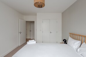 2 bedrooms, iron/ironing board, Internet, bed sheets - GuestReady - London Urban Retreat at East End (London)