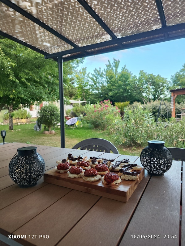 Outdoor dining