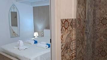 Doccia, asciugacapelli, bidet, asciugamani