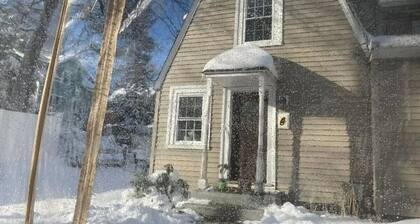 Beautiful Cottage House near renown Babson College/Wellesley College