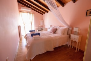 3 makuuhuonetta, silitysrauta/-lauta, ilmainen Wi-Fi, vuodevaatteet