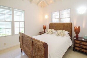 3 bedrooms, iron/ironing board, free WiFi, bed sheets - Private Pool, 3 mins from Beach - Turtle View 2 (Porters)