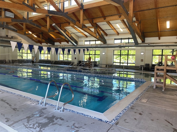 Piscine couverte, piscine extérieure