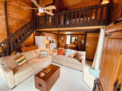 Sunriver Cabin in Great Location near River and Village