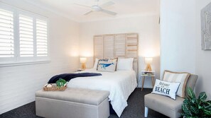 1 bedroom, iron/ironing board, WiFi, bed sheets - Mariners 6 -  Beachfront studio apartment with breathtaking coastal views (Mollymook)