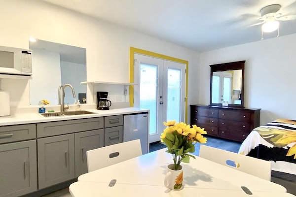 Full kitchenette w/ all utensils and cook ware.