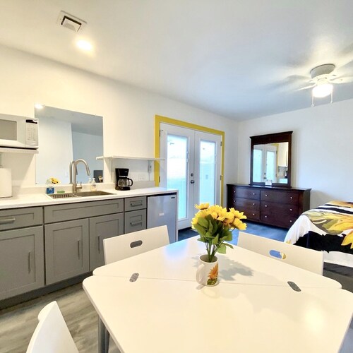 Havasu Sunflower Yellow Studio Closet to London Bridge.