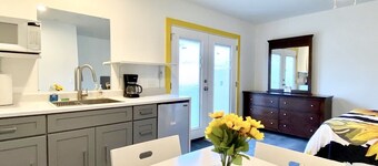 Havasu Sunflower Yellow Studio Closet to London Bridge.