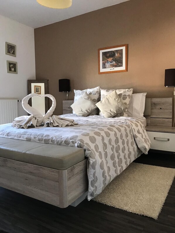 1 habitación, tabla de planchar con plancha, wifi y ropa de cama 