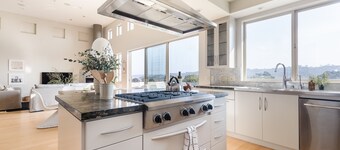 Seascape by AvantStay | Spacious Contemporary Oasis in Del Mar