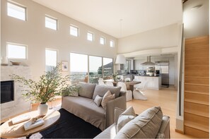 Smart TV, fireplace, table tennis - Seascape by AvantStay | Spacious Contemporary Oasis in Del Mar (Del Mar)