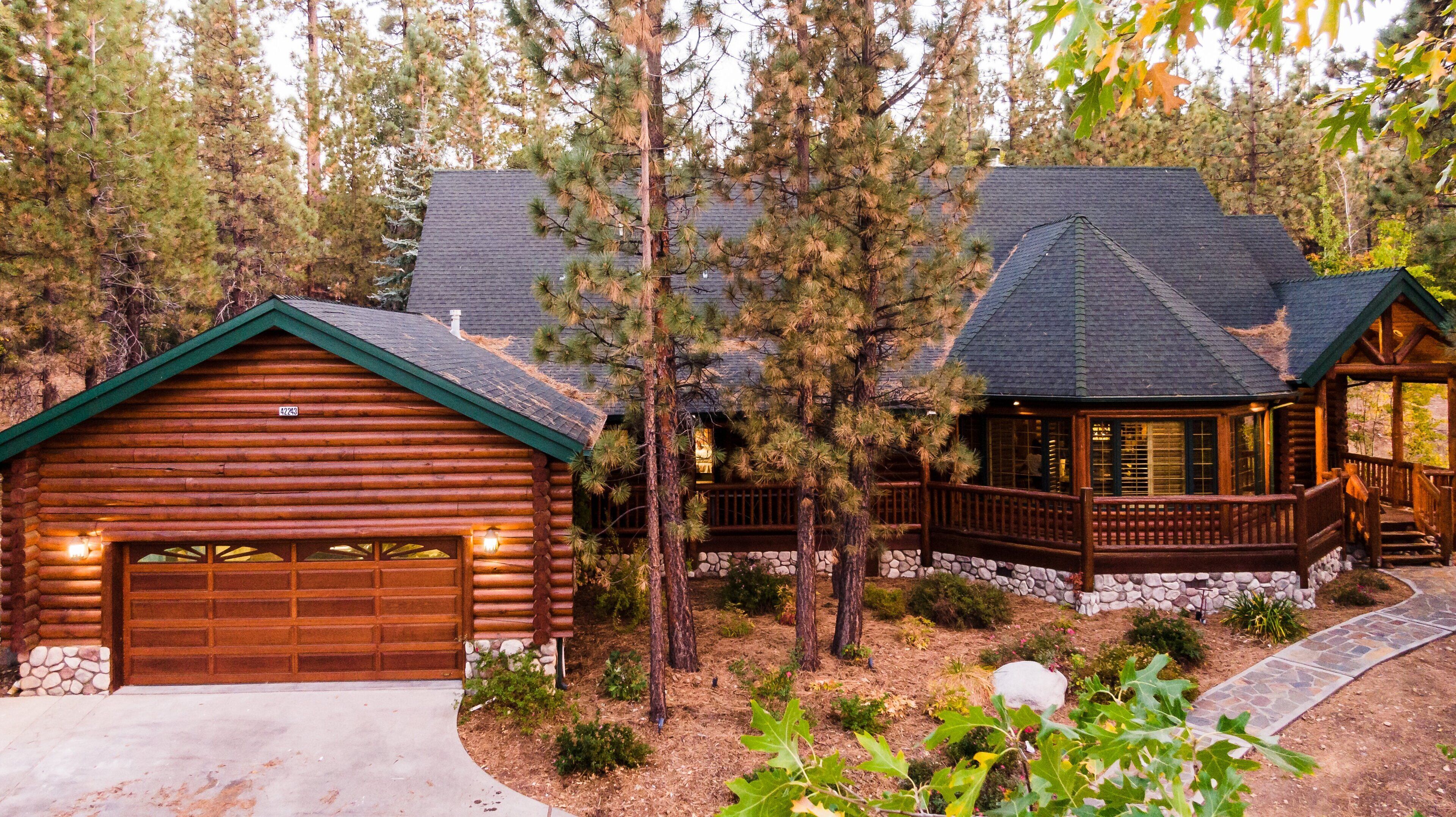 Grizzly by AvantStay | Rustic Big Bear Cabin w/ Hot Tub & Pool Table
