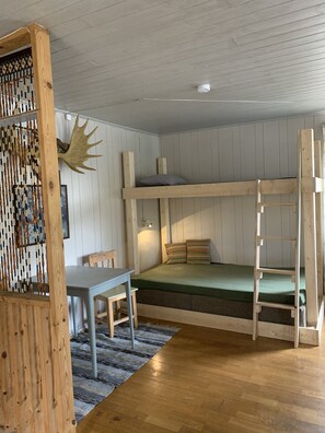 2 bedrooms, WiFi, bed sheets