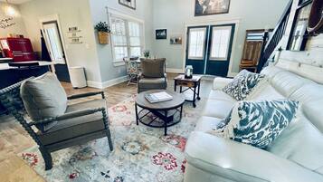 Smart-TV, Kamin, BĂŒcher