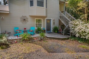 Terrace/patio - Quiet beach retreat for couples or family (Kitty Hawk)